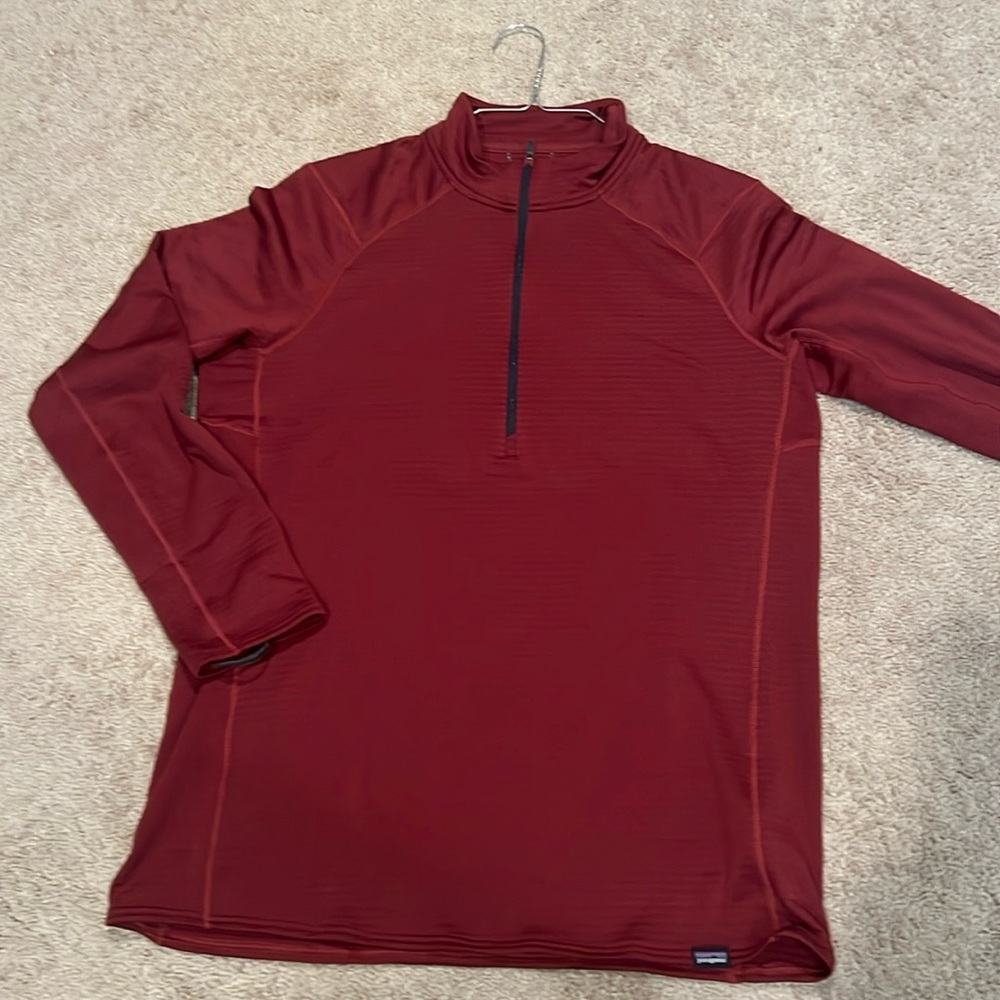 Patagonia Men’s 
Capilene Baselayer Thermal Weight - Large
color - Maroon